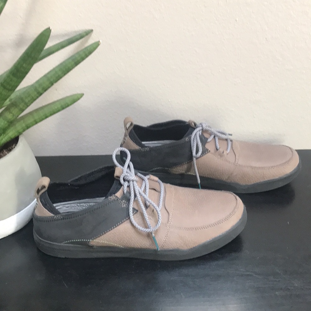 Men’s Hush Puppies leather 11 wide slip on loafers tennis shoes tan black